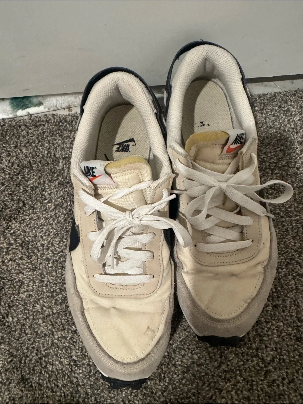 Nike Men’s Beige and Black Retro Runner Sneakers